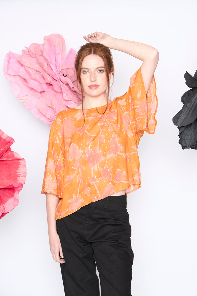 Blusa Pilar flores brillos