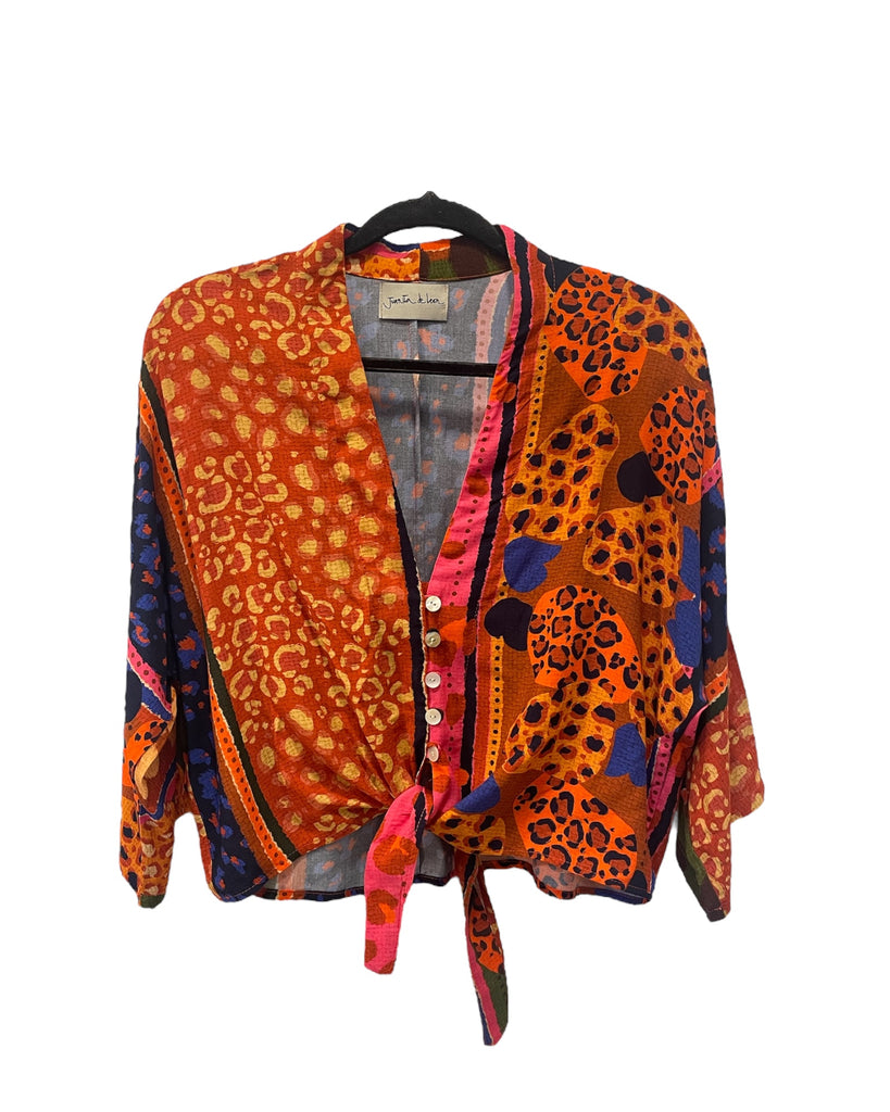 Blusa Mila animal print coral